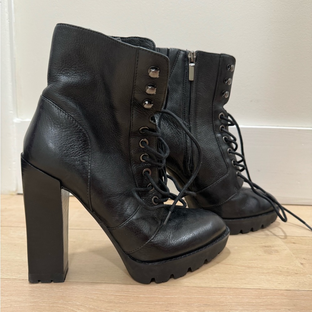 Kenneth Cole New York ankle boot heel